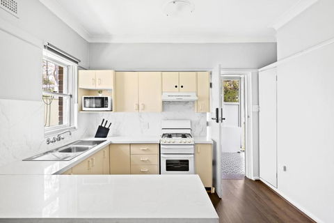 Rustic Single Room - Centrally Located At Narwee - Shared Bathroom - Accommodation QLD 2