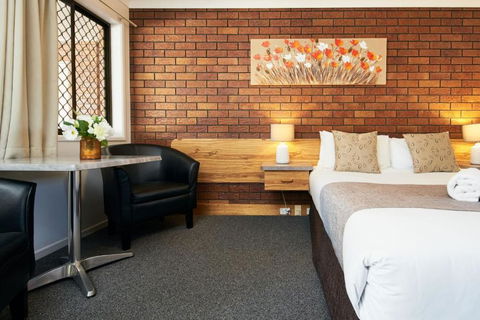 Ruthven Street Motor Inn - Accommodation QLD 2