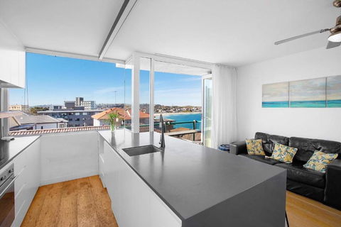 S16S - Bondi Vistas - Accommodation QLD 0