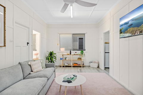 Sage Cottage! CBD Perfection! - Accommodation QLD 0