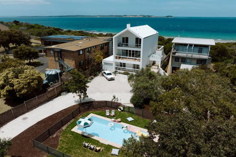 Sagres Queenscliff - Luxury House By The Beach - Accommodation QLD 1