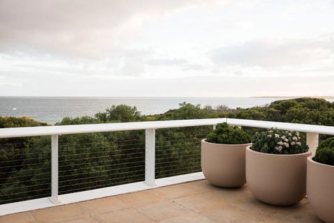 Sagres Queenscliff - Luxury House By The Beach - Accommodation QLD 3
