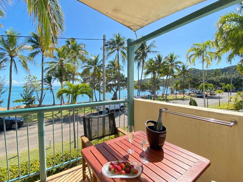 Sails On Horseshoe Apartment 4 - Accommodation QLD 2