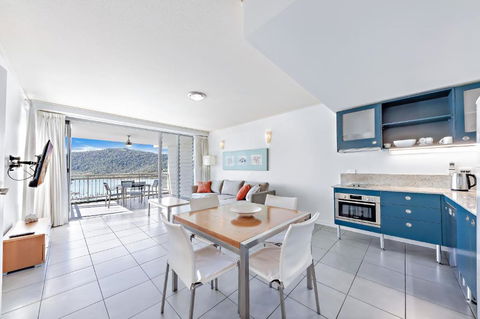 Sails On The Sea - Club Wyndham - Accommodation QLD 1