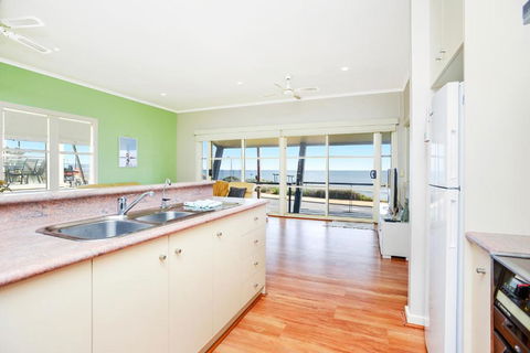 Salt - Aldinga Beach - C21 SouthCoast Holidays - Accommodation QLD 3