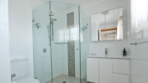 Salt Water Villa Bermagui Four Bedroom Central Location With Wifi - Accommodation QLD 3