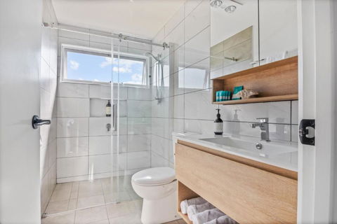 SALTAIR Beach House Right In Town - Accommodation QLD 3