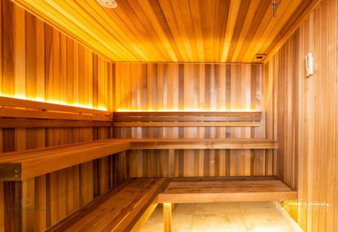 SALTWATER CALM@ The Cosmopolitan Unit 10508 - Accommodation QLD 2