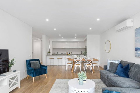 Saltwater Escape - Contemporary Seaside Stunner - Accommodation QLD 1