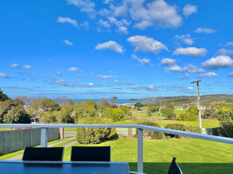 Saltwater Haven - Pets Welcome. Wifi. Amazing View - Accommodation QLD 0