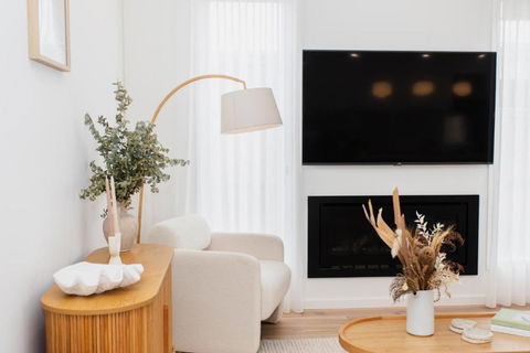 Saltwater Lux, 4 Bdrm, 3 Bath, Golf, Weddings, Beaches, Adventure Park - Accommodation QLD 1