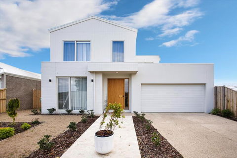 Saltwater Lux, 4 Bdrm, 3 Bath, Golf, Weddings, Beaches, Adventure Park - Accommodation QLD 2