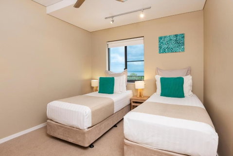 Saltwater Suites - Waterfront Apartments - Accommodation QLD 3
