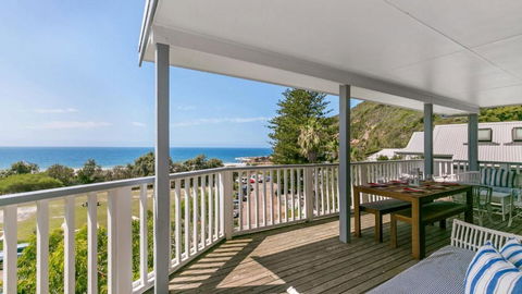 Salty Air Beachside Cottage At Killcare - Accommodation QLD 2