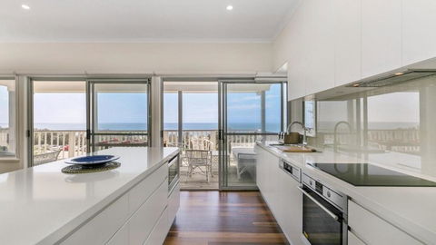 Salty Air Beachside Cottage At Killcare - Accommodation QLD 3