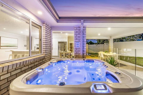 Salty Pause At Bondi House - With Spa And Pet Friendly! - Accommodation QLD 1