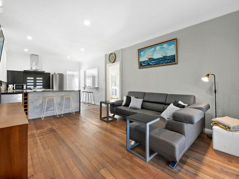 Salty Sea Cottage - Accommodation QLD 2