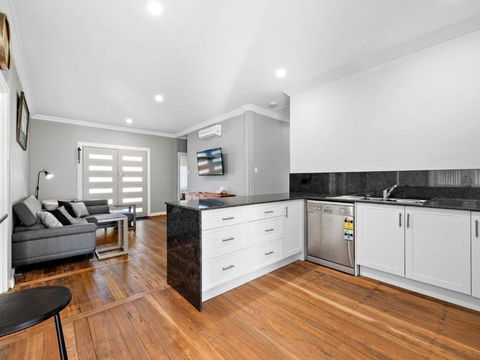 Salty Sea Cottage - Accommodation QLD 3