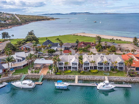 Salty Views - Accommodation QLD 1