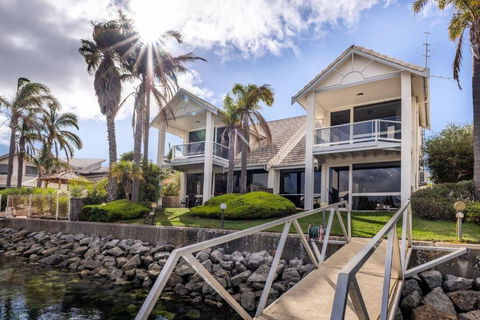 Salty Views - Accommodation QLD 0