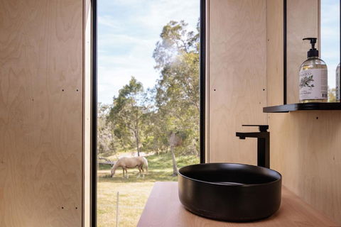 Sam The Tiny Cabin In Serpentine - Accommodation QLD 3