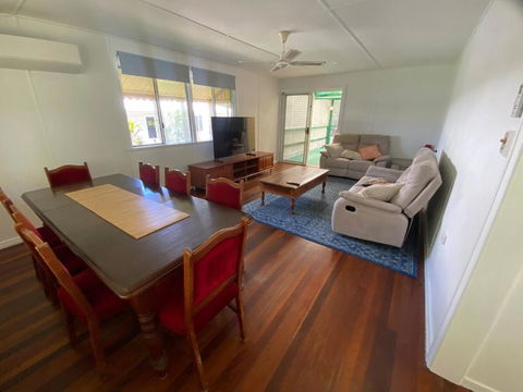 Samantha - Accommodation QLD 0