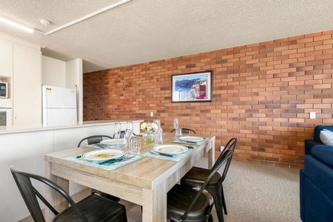 San Clemente Unit 4 24 Orvieto Terrace - Accommodation QLD 1