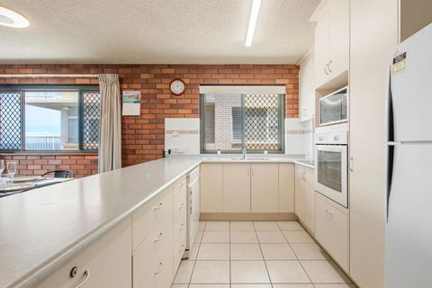 San Clemente Unit 4 24 Orvieto Terrace - Accommodation QLD 2