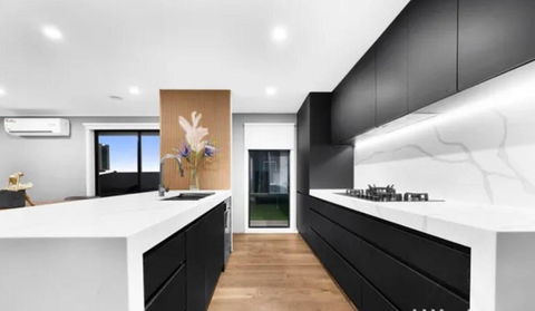 Sanctuary Lakes Holiday House - Accommodation QLD 3