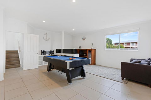 Sanctuary Lodge By Ready Set Stay - BYO LINEN & TOWELS - Accommodation QLD 1