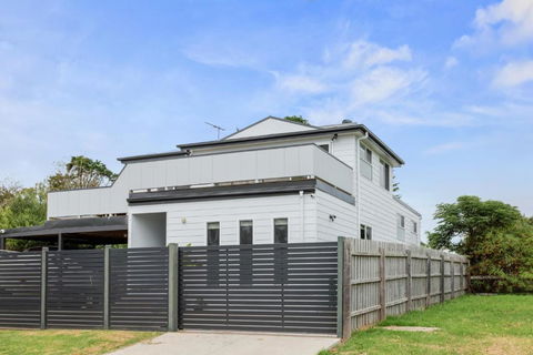 Sanctuary Lodge By Ready Set Stay - BYO LINEN & TOWELS - Accommodation QLD 2