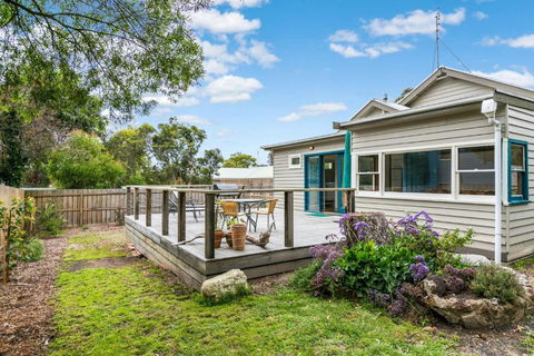 Sand Surf And Sunshine - Accommodation QLD 0
