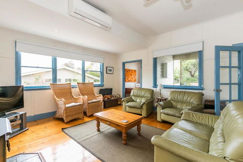 Sand Surf And Sunshine - Accommodation QLD 3