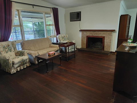 S&S Guest House - Accommodation QLD 2