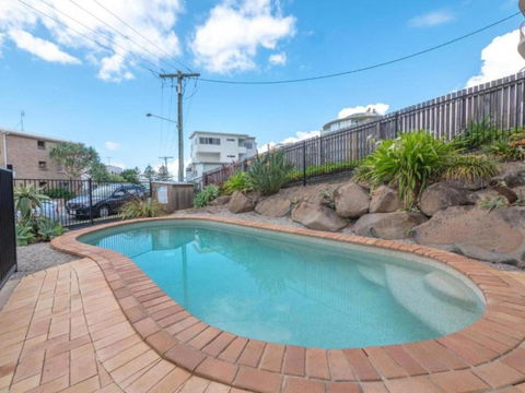 Sandalwood Unit 1 66 Lower Gay Tce - Accommodation QLD 3