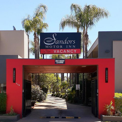 Sandors Motor Inn - Accommodation QLD 0