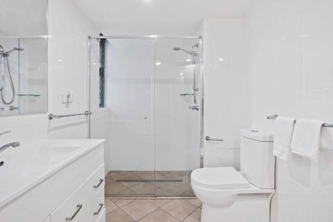 Sandown - Hosted By Burleigh Letting - Accommodation QLD 1