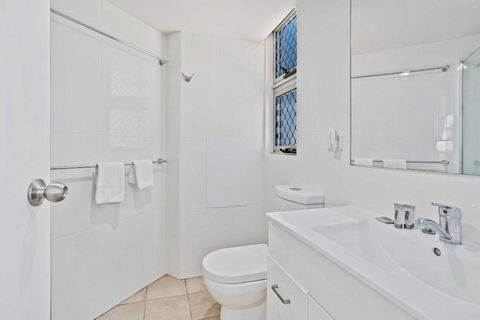Sandown - Hosted By Burleigh Letting - Accommodation QLD 2