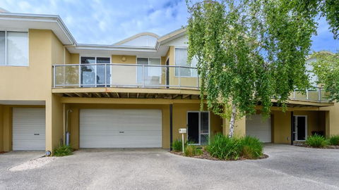 Sandpiper 9 - Close To Town And Beach - Accommodation QLD 0