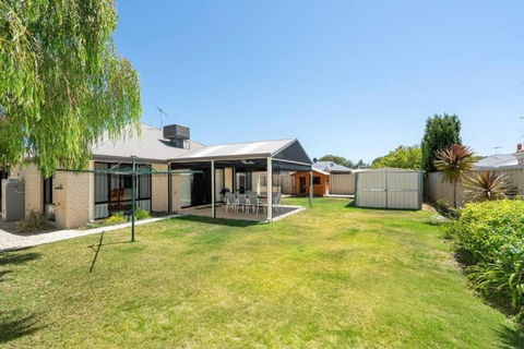 Sandpiper House - Family & Pet Friendly - Accommodation QLD 1