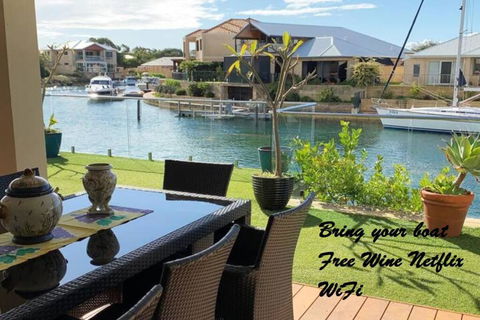 Sandpiper Island Tranquil Waterfront Views & Jetty - Accommodation QLD 0