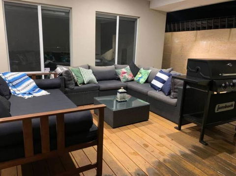 Sandpiper Island Tranquil Waterfront Views & Jetty - Accommodation QLD 3