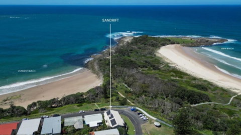 Sandrift Two - Oceanstays - Accommodation QLD 3