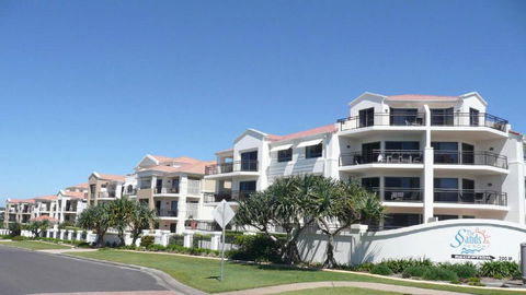 Sands 16, 20 - 22 Pacific Parade - Accommodation QLD 0