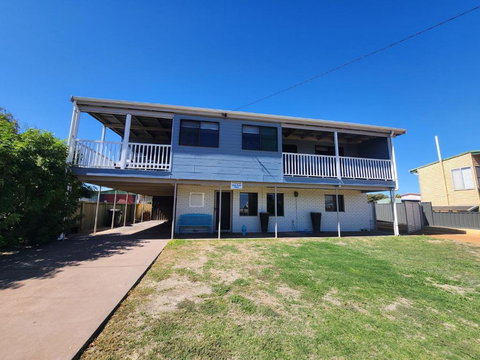 Sands Beach House - Accommodation QLD 1