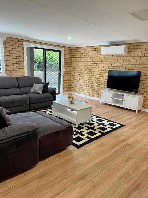 Sandstone Family Apartment - Accommodation QLD 0