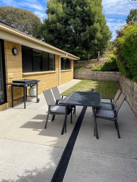 Sandstone Family Apartment - Accommodation QLD 2