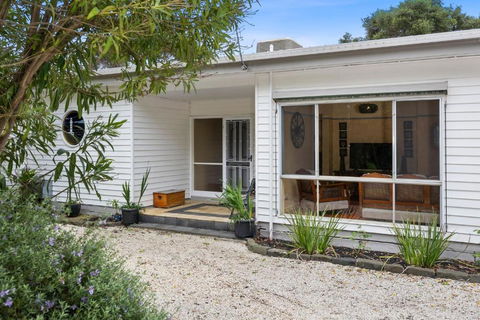 SANDY ANN At Lonnie - Accommodation QLD 1