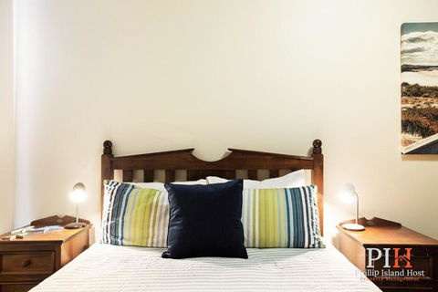 Sandy Bay Getaway W Spa 4 Bdr - Accommodation QLD 2