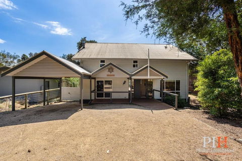 Sandy Bay Getaway W Spa 4 Bdr - Accommodation QLD 3